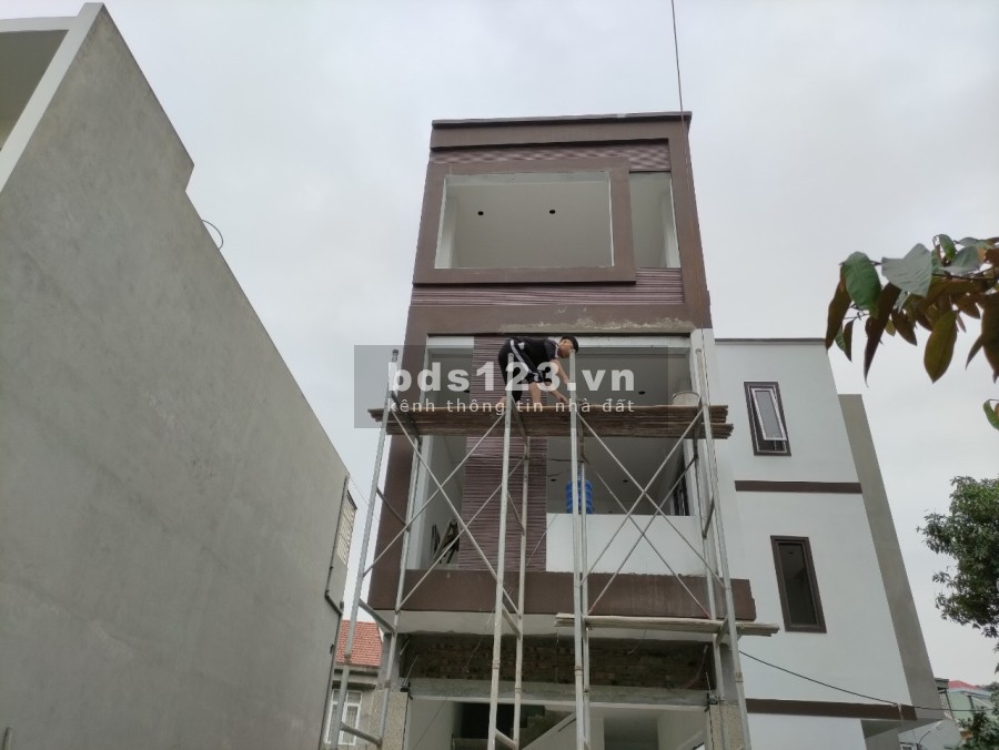 Bán nhà 3 tầng cột 8 Liên hệ em hoan sđt 0967246806 khu dân cư đông đúc, đầy đủ công năng