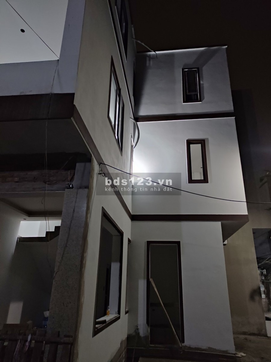 Bán nhà 3 tầng cột 8 Liên hệ em hoan sđt 0967246806 khu dân cư đông đúc, đầy đủ công năng