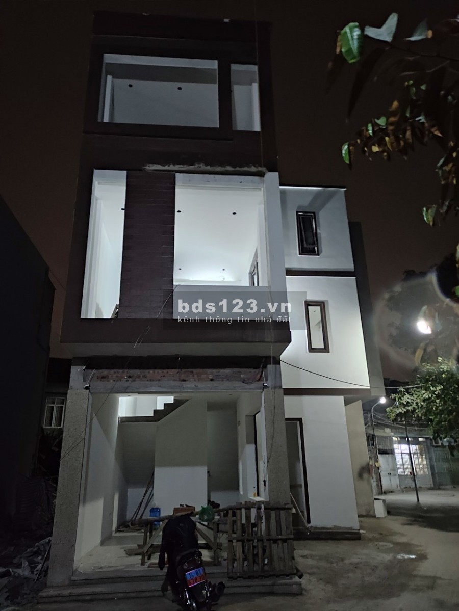 Bán nhà 3 tầng cột 8 Liên hệ em hoan sđt 0967246806 khu dân cư đông đúc, đầy đủ công năng