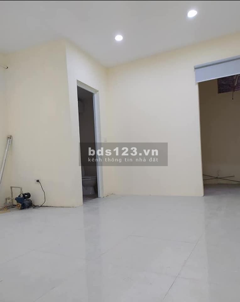 Tôi cần bán gấp nhà đầu Xuân Đỉnh, sát Nguyễn Văn Huyên kéo dài, diện tích 90m2
