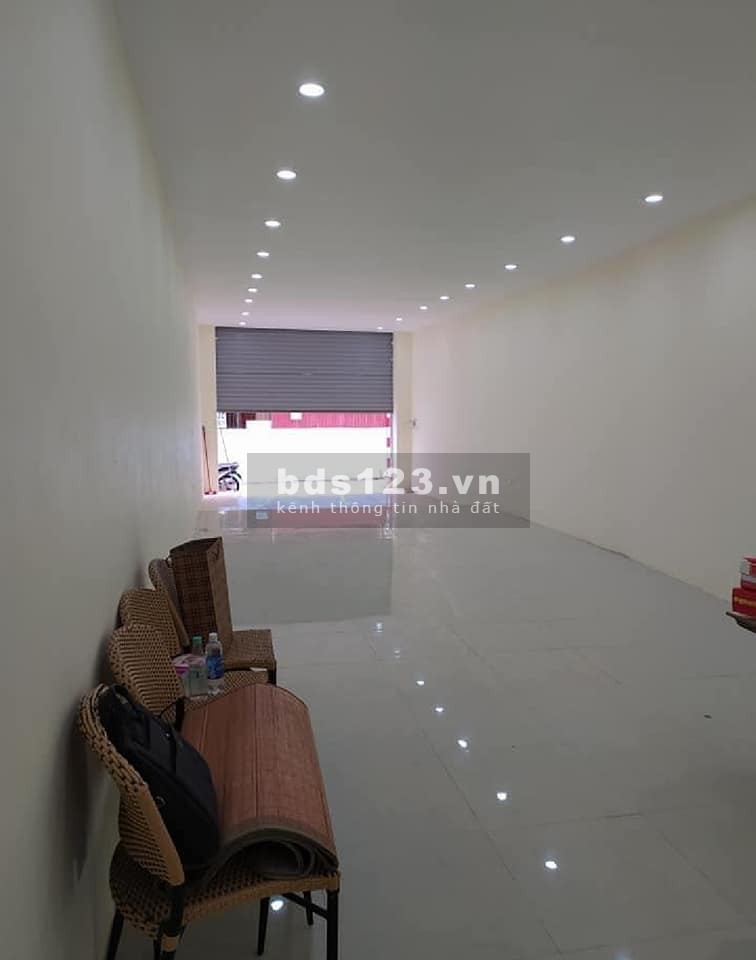 Tôi cần bán gấp nhà đầu Xuân Đỉnh, sát Nguyễn Văn Huyên kéo dài, diện tích 90m2