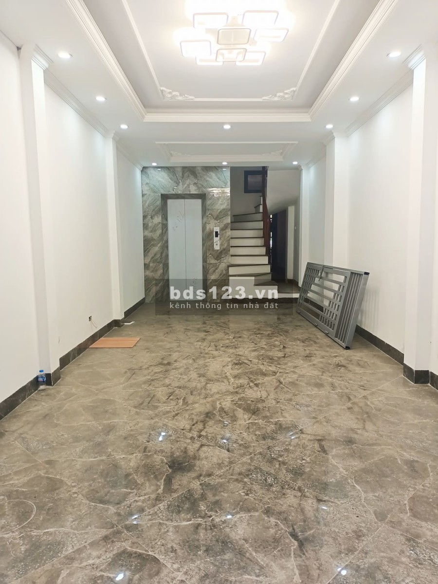 Cần bán nhà phố Lạc Trung, diện tích sử dụng 45m2, 5 tầng thang máy giá bán 7 tỷ.