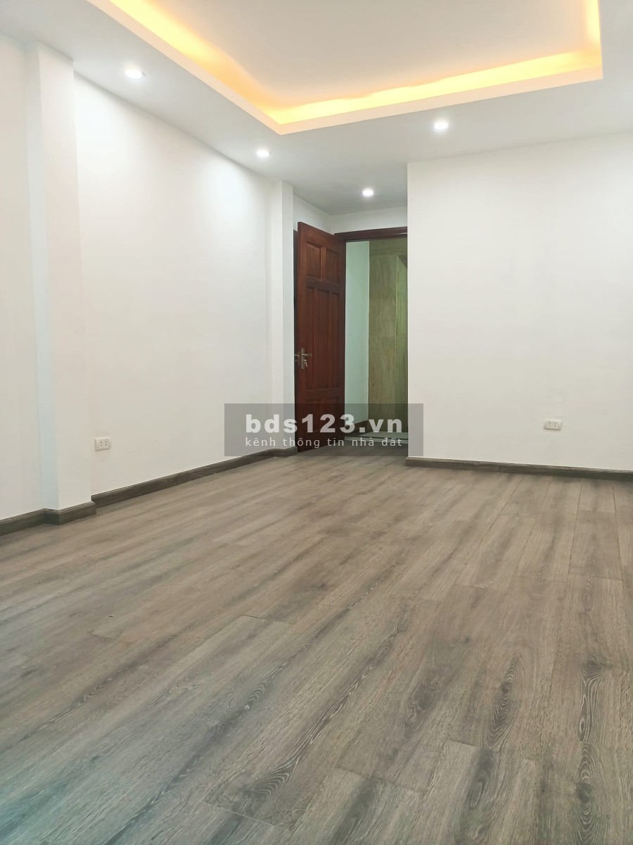 Nhà mới đón Tết Lạc Trung diện tích sử dụng 44m2 6 tầng ô tô đỗ cửa giá nhỉnh 5 tỷ