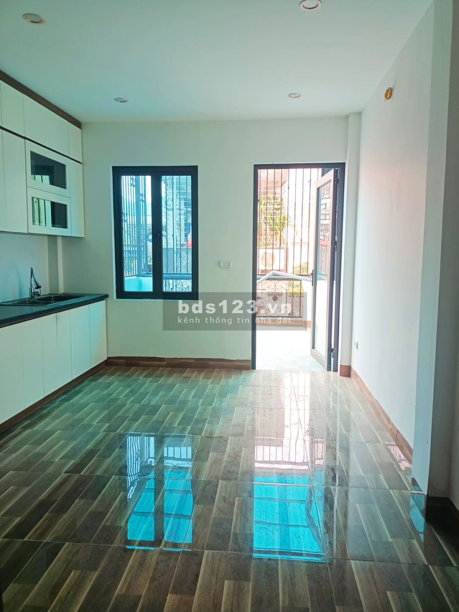 Cần bán nhà phố Lạc Trung, diện tích sử dụng 45m2, 5 tầng thang máy giá bán 7 tỷ.