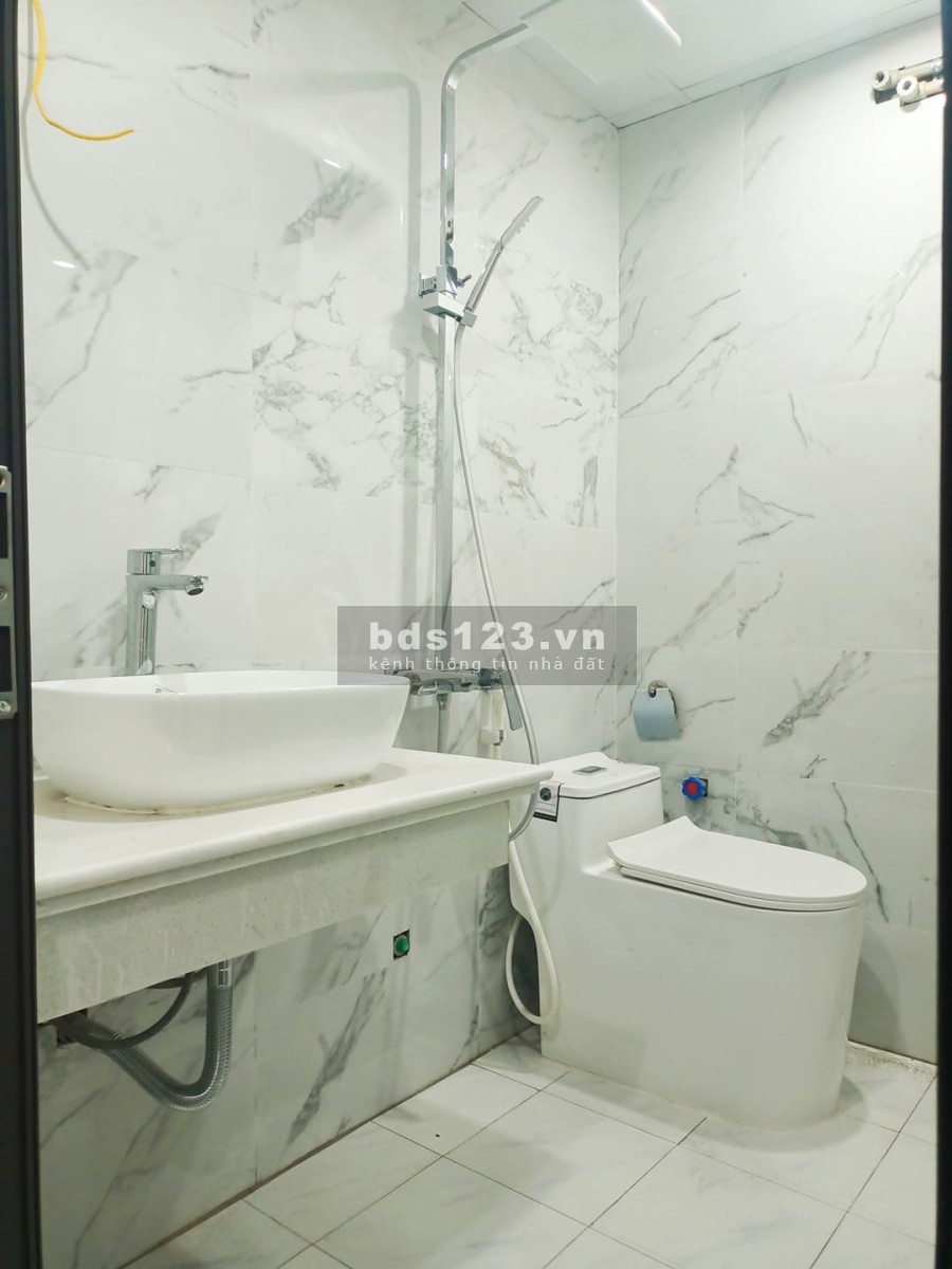Cần bán nhà phố Lạc Trung, diện tích sử dụng 45m2, 5 tầng thang máy giá bán 7 tỷ.
