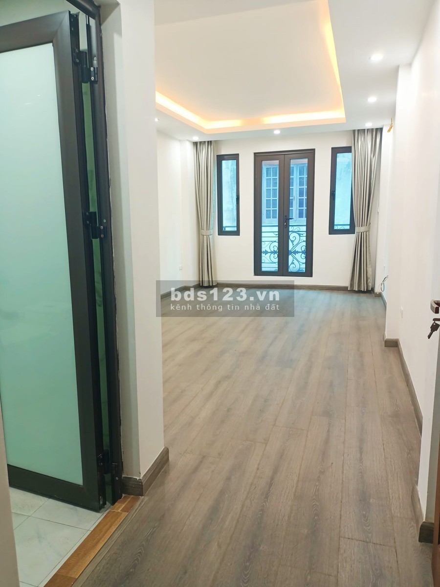 Nhà mới đón Tết Lạc Trung diện tích sử dụng 44m2 6 tầng ô tô đỗ cửa giá nhỉnh 5 tỷ