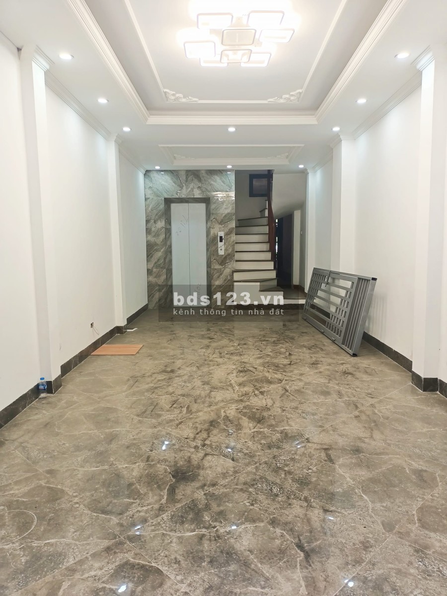 Nhà mới đón Tết Lạc Trung diện tích sử dụng 44m2 6 tầng ô tô đỗ cửa giá nhỉnh 5 tỷ