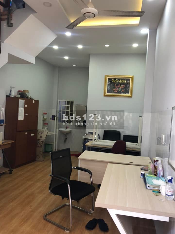 Nhà mới, 3 lầu, 3PN, 3WC, diện tích sử dụng 40m2, P.Phú Thuận, Quận 7, giá bán chỉ 3,3 tỷ