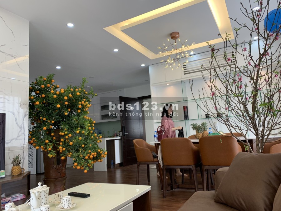 Chính chủ cần bán căn hộ 2 pn dtsd 90m2, đầy đủ nội thất, giá tốt chỉ 36 triệu/m2, ban công đẹp
