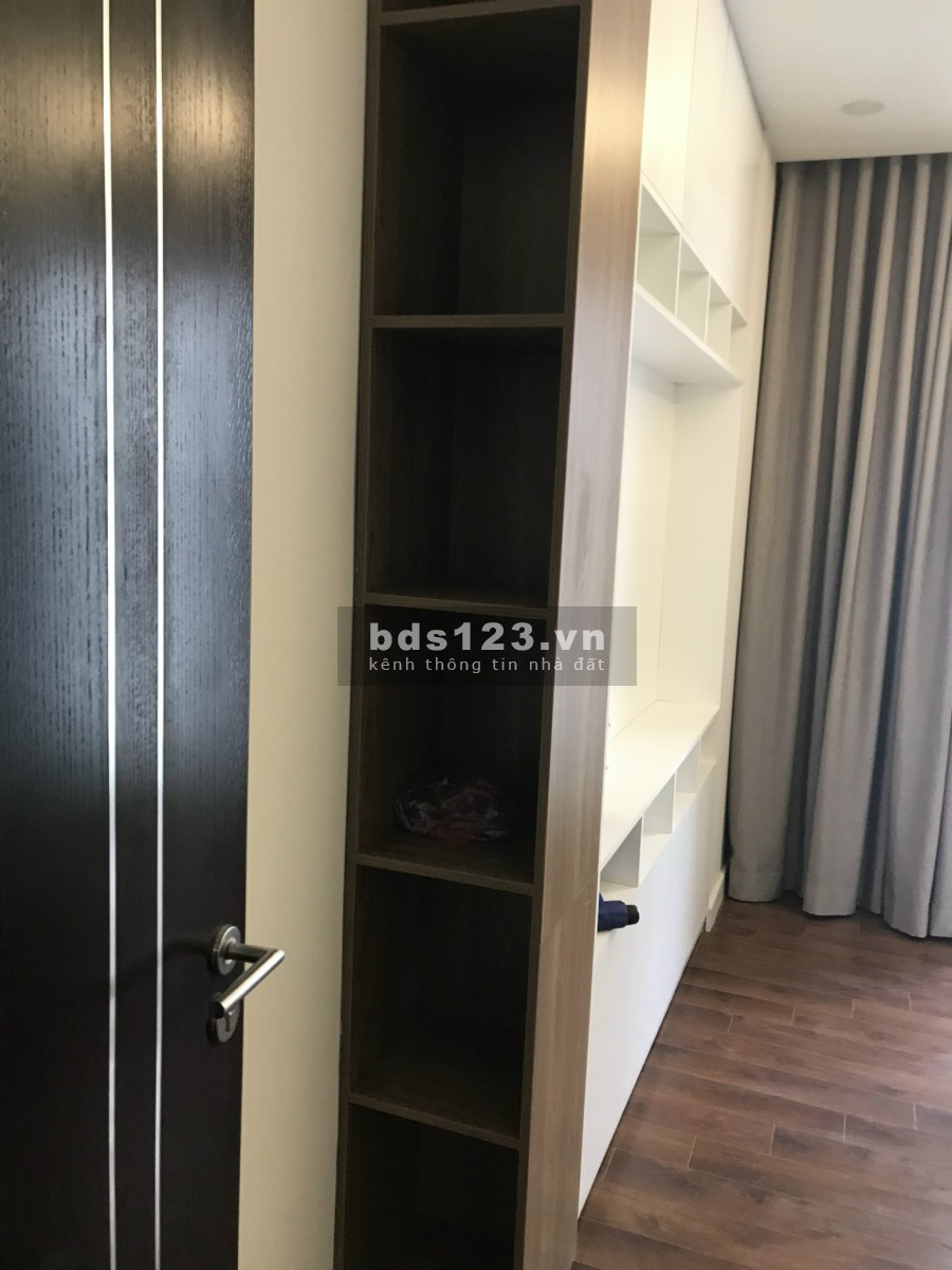 Chính chủ cần bán căn hộ 2 pn dtsd 90m2, đầy đủ nội thất, giá tốt chỉ 36 triệu/m2, ban công đẹp