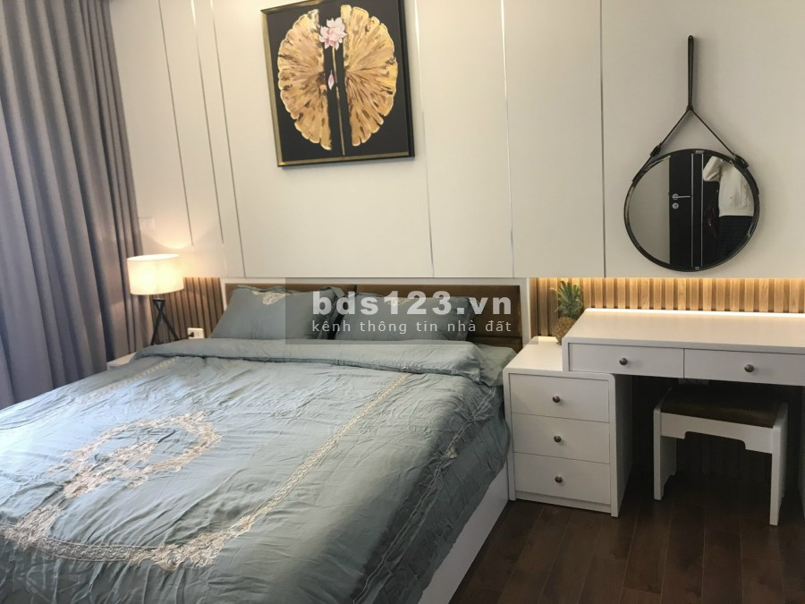 Chính chủ cần bán căn hộ 2 pn dtsd 90m2, đầy đủ nội thất, giá tốt chỉ 36 triệu/m2, ban công đẹp