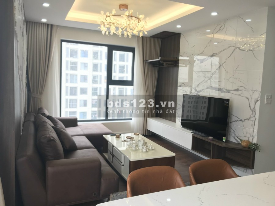 Chính chủ cần bán căn hộ 2 pn dtsd 90m2, đầy đủ nội thất, giá tốt chỉ 36 triệu/m2, ban công đẹp