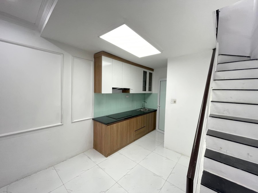 Bán nhà nguyên căn Đội Cấn lô góc gần phố vào ở ngay, dtsd 62m2 giá bán 6.7 tỷ, lh 0393558483