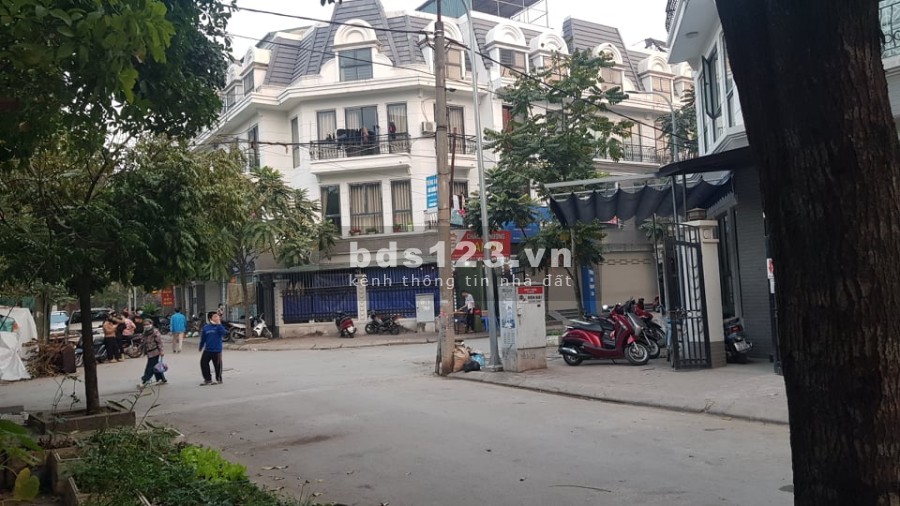 Biệt thự Phùng Khoang, Nam Từ Liêm, 131m2, giá: 20 tỷ, 4 tầng, mt: 7m, cho thuê 20 triệu.