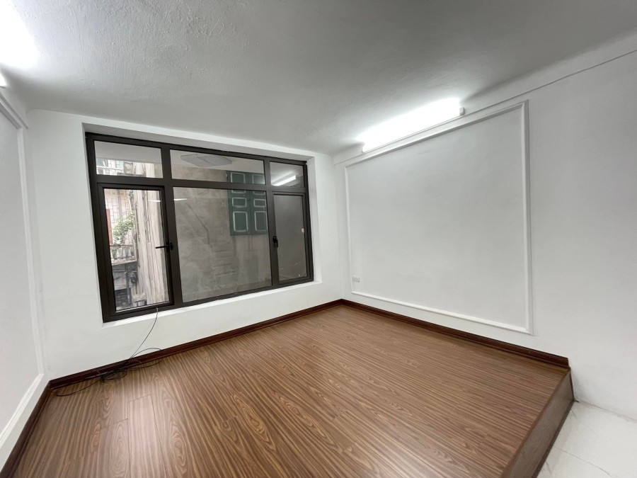 Bán nhà nguyên căn Đội Cấn lô góc gần phố vào ở ngay, dtsd 62m2 giá bán 6.7 tỷ, lh 0393558483