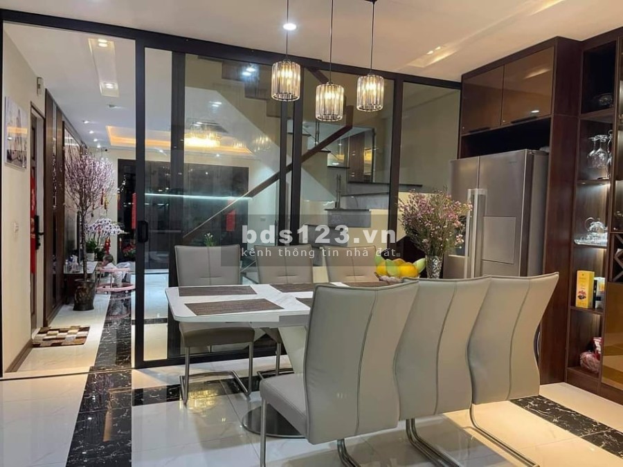 Biệt thự Phùng Khoang, Nam Từ Liêm, 131m2, giá: 20 tỷ, 4 tầng, mt: 7m, cho thuê 20 triệu.