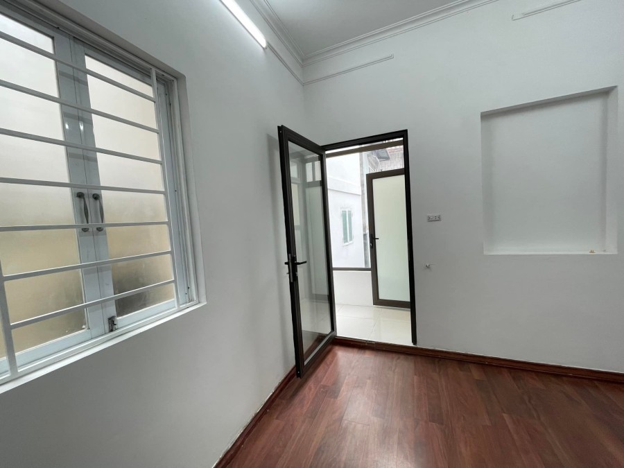 Bán nhà nguyên căn Đội Cấn lô góc gần phố vào ở ngay, dtsd 62m2 giá bán 6.7 tỷ, lh 0393558483