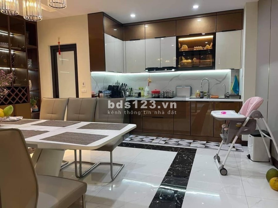 Biệt thự Phùng Khoang, Nam Từ Liêm, 131m2, giá: 20 tỷ, 4 tầng, mt: 7m, cho thuê 20 triệu.
