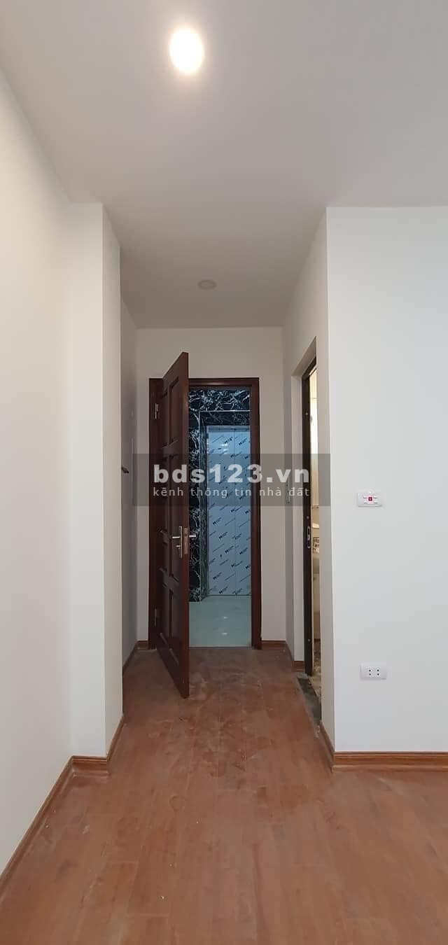 Cần bán nhà Dịch vọng hậu, Cầu Giấy diện tích sử dụng 38m2, đúc 7 tầng, giá bán 7.5 tỷ