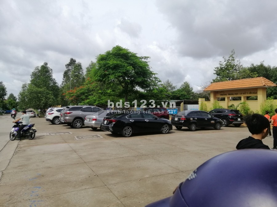 Vợ chồng tôi cần bán 2 lô đất diện tích 599m2 thổ cư 100% tại Bình Dương giá tốt đầu tư