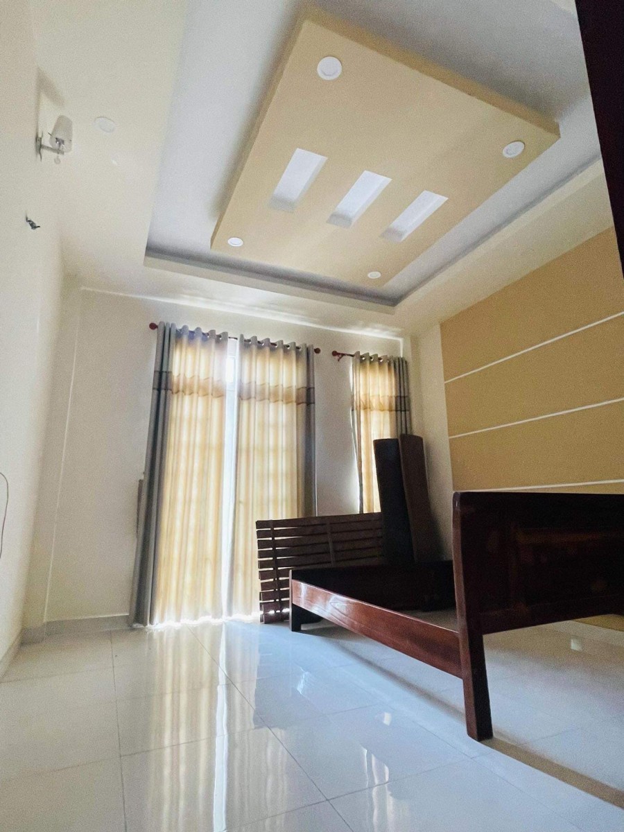 Bán nhà đường Nguyên Hồng, Bình Thạnh, diện tích gần 55m2, 3 tầng, giá rẻ thương lượng