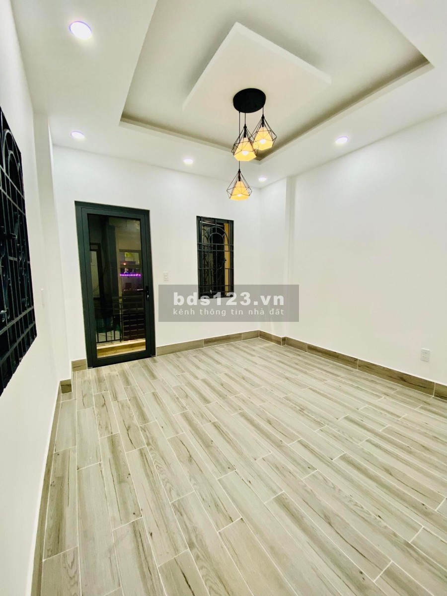 Bán nhà Huỳnh Văn Bánh, Quận Phú Nhuận dưới 6 tỷ, dtsd 37m2, nhà mới dọn vào ở ngay.