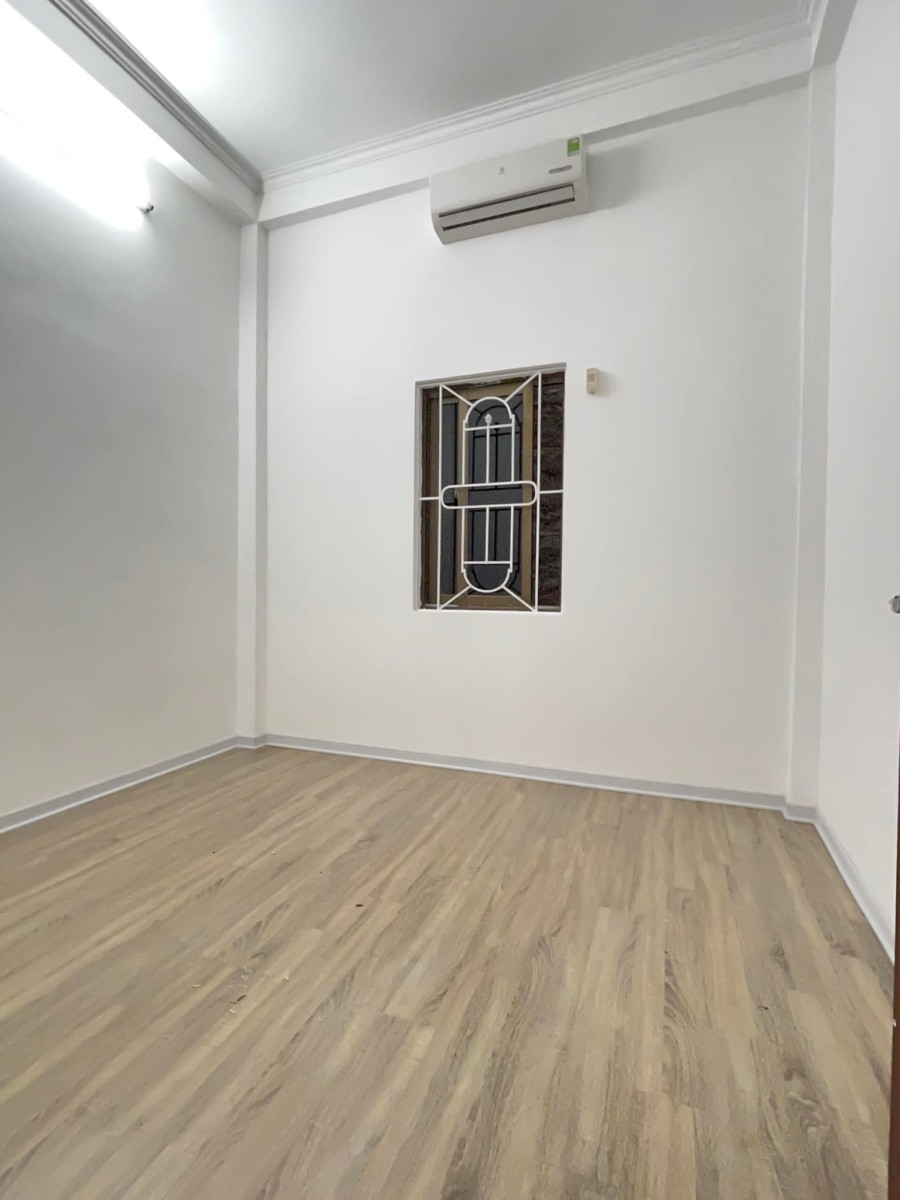 Cần bán gấp nhà phố Bùi Xương Trạch dt 30m2 4 tầng giá nhỉnh 3 tỷ, 70m ra đường ô tô, lh 0967973138