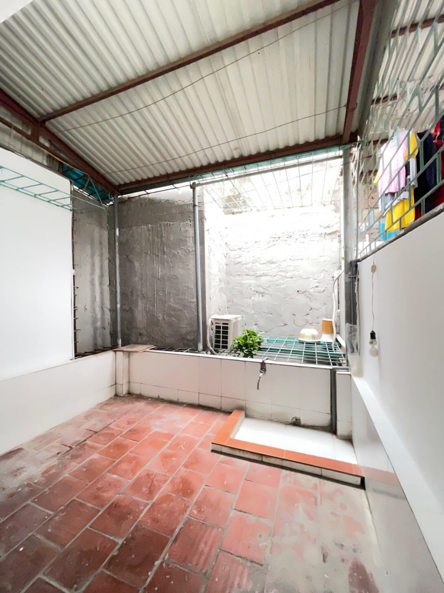 Cần bán gấp nhà phố Bùi Xương Trạch dt 30m2 4 tầng giá nhỉnh 3 tỷ, 70m ra đường ô tô, lh 0967973138