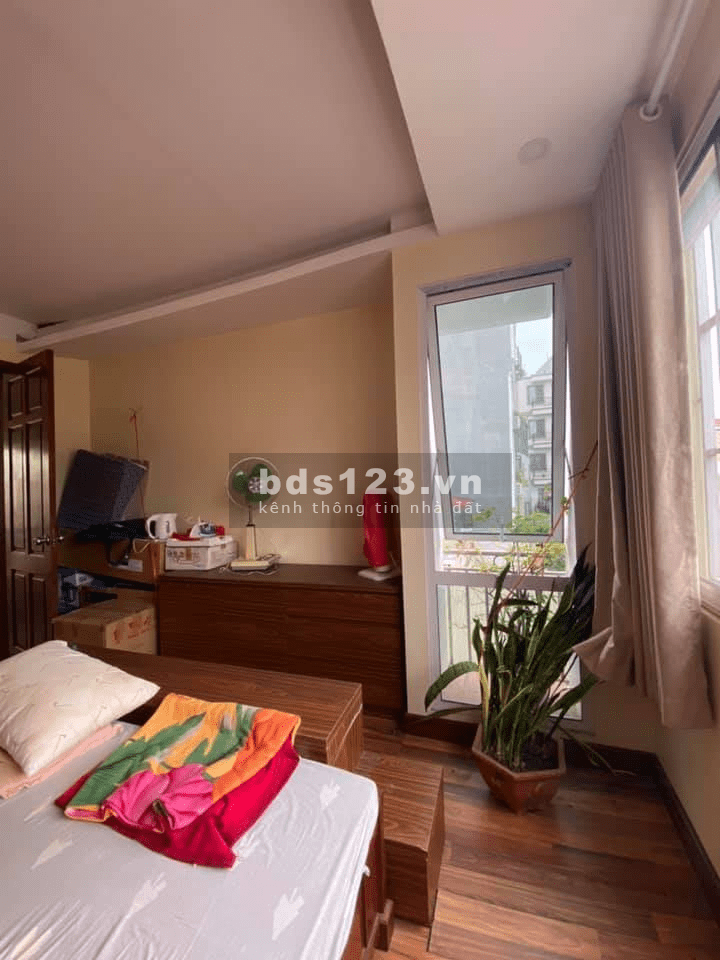 Bán gấp nhà Mỹ Đình diện tích 40m2 lô góc ô tô đỗ gần cửa, giá bán chỉ 4.55 tỷ thương lượng