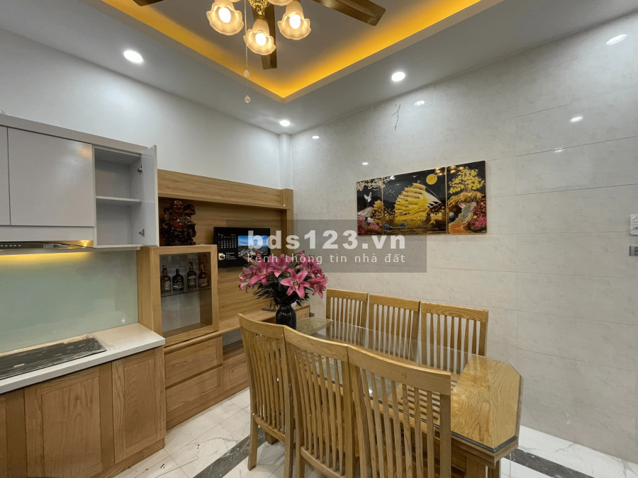 Bán gấp nhà Mỹ Đình diện tích 40m2 lô góc ô tô đỗ gần cửa, giá bán chỉ 4.55 tỷ thương lượng