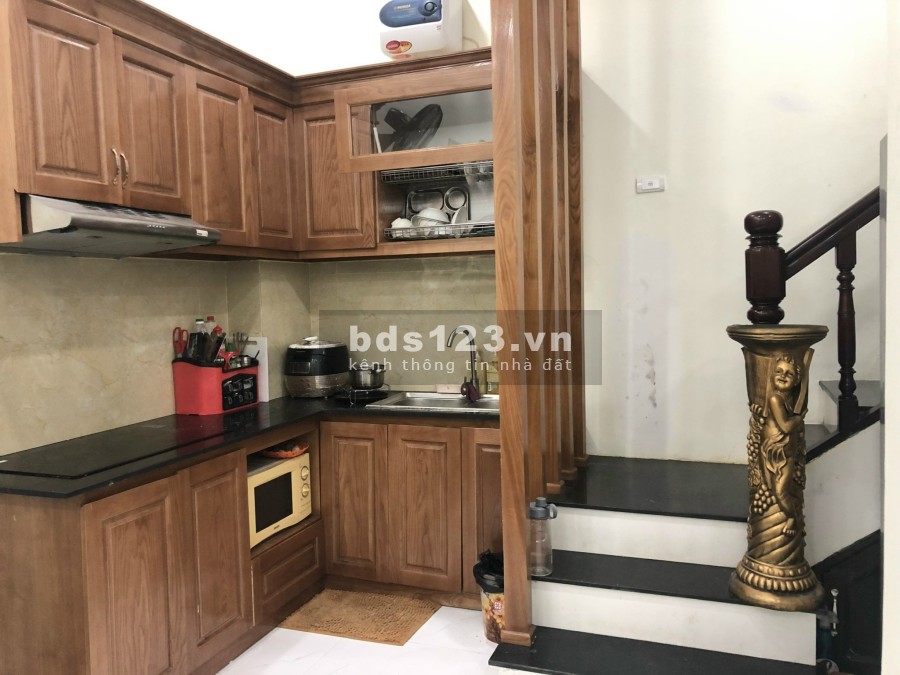Bán nhà nguyên căn Vũ Thạch sổ đỏ chính chủ mặt tiền rộng 8m, giá bán 16 tỷ, lh 0377839296