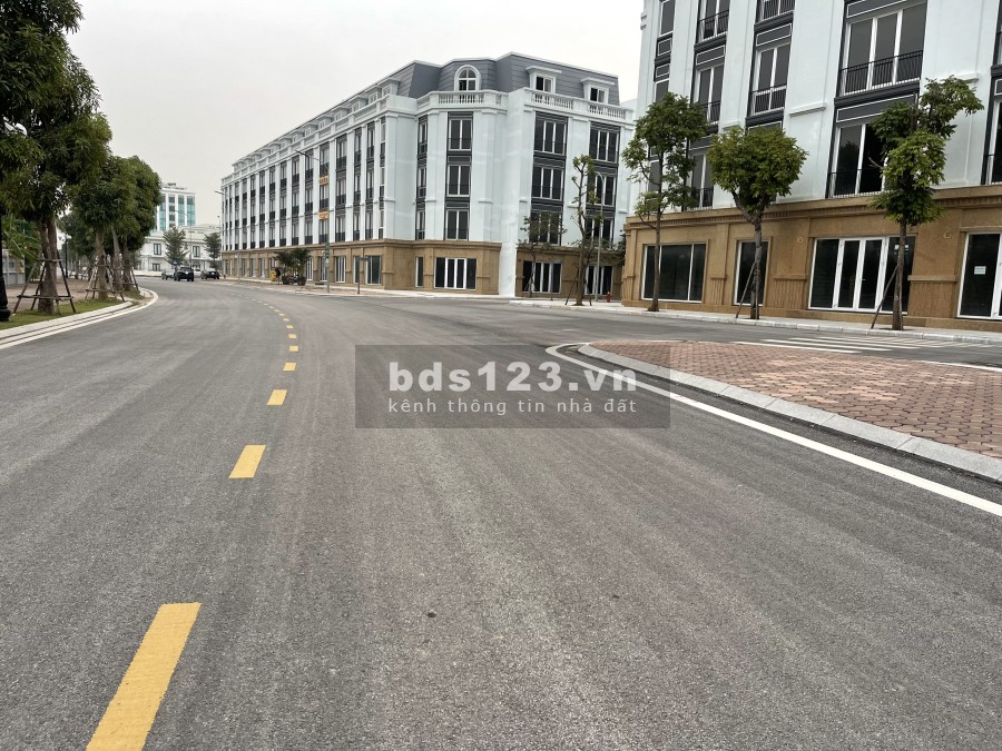 Bán căn nhà phố vỉa hè 9m trung tâm thành phố Thanh Hoá giá bán 5 tỷ, sổ riêng chính chủ