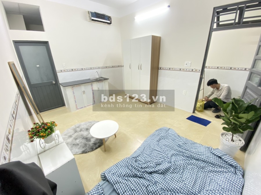 Căn hộ dịch vụ có ban công tiện nghi ngay 150 Phạm Văn Bạch phường 15 Tân Bình, giá tốt