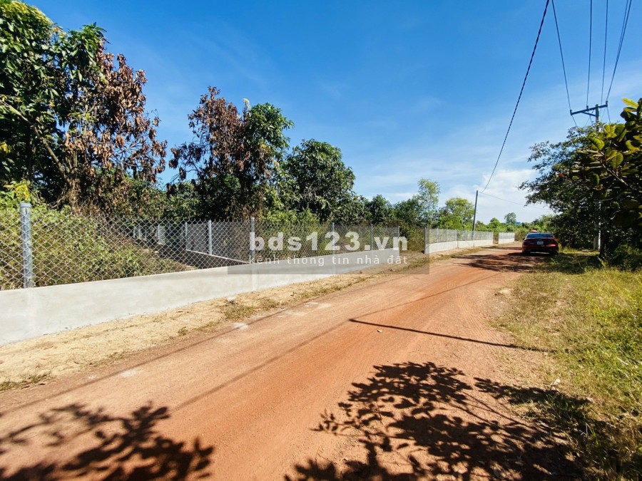 Cần tiền cần bán lô đất vườn vuông vắn pháp lý rõ ràng, giá tốt, khu vực tiềm năng, lhcc