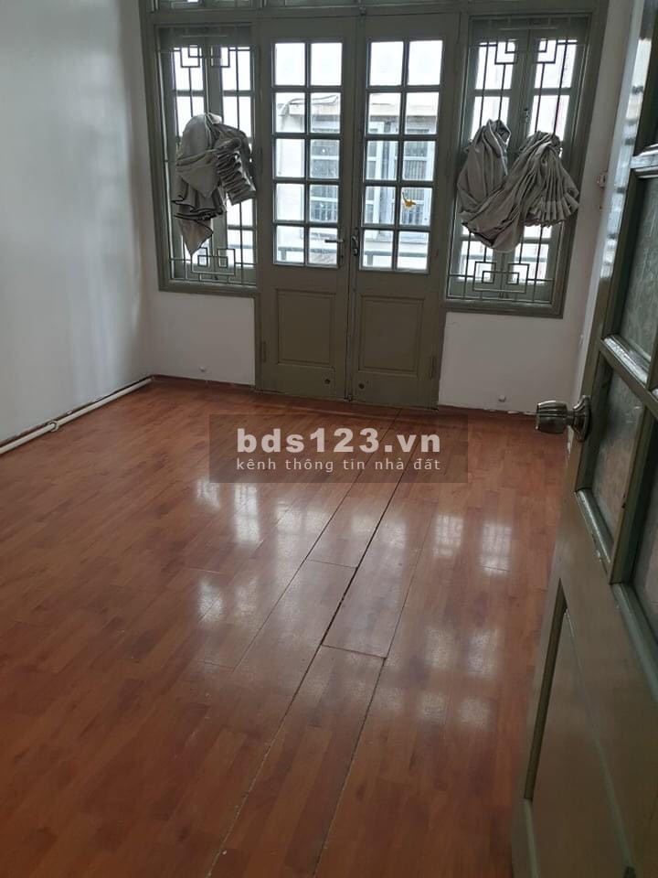 Cần bán nhà gấp khu vực La Thành, quận Đống Đa diện tích 33m2, giá bán 4,85 tỷ lh 0342833640