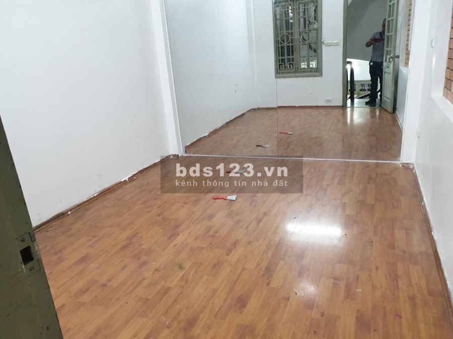 Cần bán nhà gấp khu vực La Thành, quận Đống Đa diện tích 33m2, giá bán 4,85 tỷ lh 0342833640