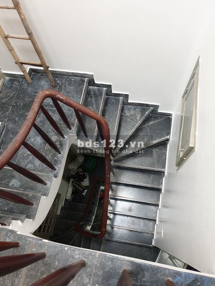 Cần bán nhà gấp khu vực La Thành, quận Đống Đa diện tích 33m2, giá bán 4,85 tỷ lh 0342833640