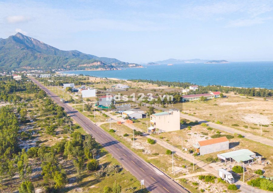 Bán đất nền sổ đỏ mặt biển giá tốt nhất Miền Trung khu dân cư đông đúc, giá tốt đầu tư