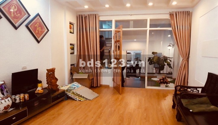 Bán gấp nhà đẹp Tôn Đức Thắng dtsd 60m2, 5 tầng đúc, mt 4.2m, giá 3.95 tỷ, ô tô cách nhà 50m