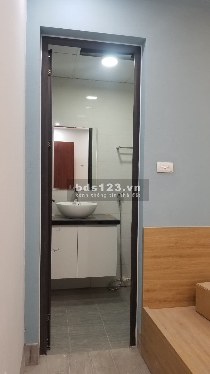 Chính chủ cần bán nhanh căn nhà 40.5 m2, giá 3.7 tỷ, mặt ngõ Xuân Thủy, Cầu giấy