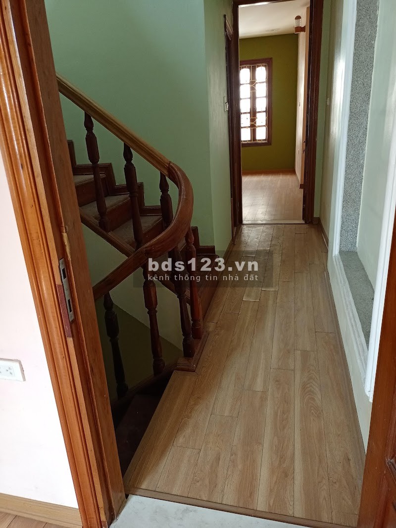 Võ Chí Công, DT 78m x 5 tầng, ô tô vào, giá bán chỉ 99 triệu/m2, có thương lượng