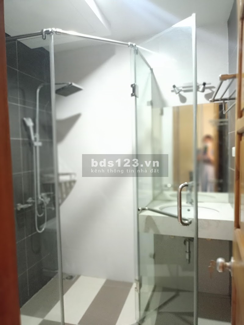 Võ Chí Công, DT 78m x 5 tầng, ô tô vào, giá bán chỉ 99 triệu/m2, có thương lượng