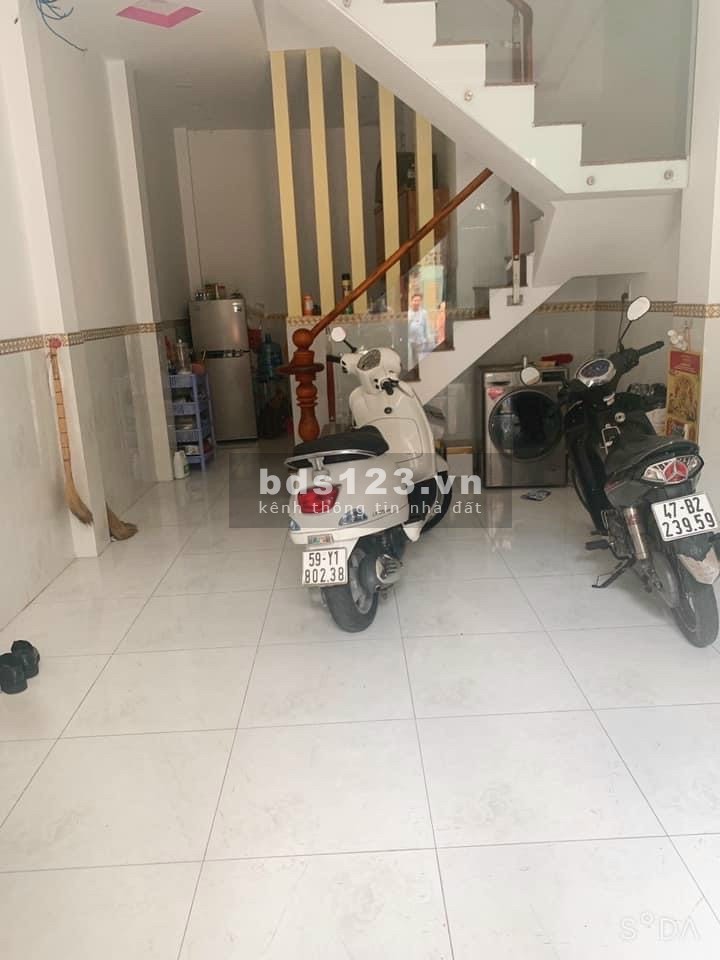Bán nhà hẻm rộng 4m, đường Dương Bá Trạc, phường 1, Quận 8 giá thương lượng