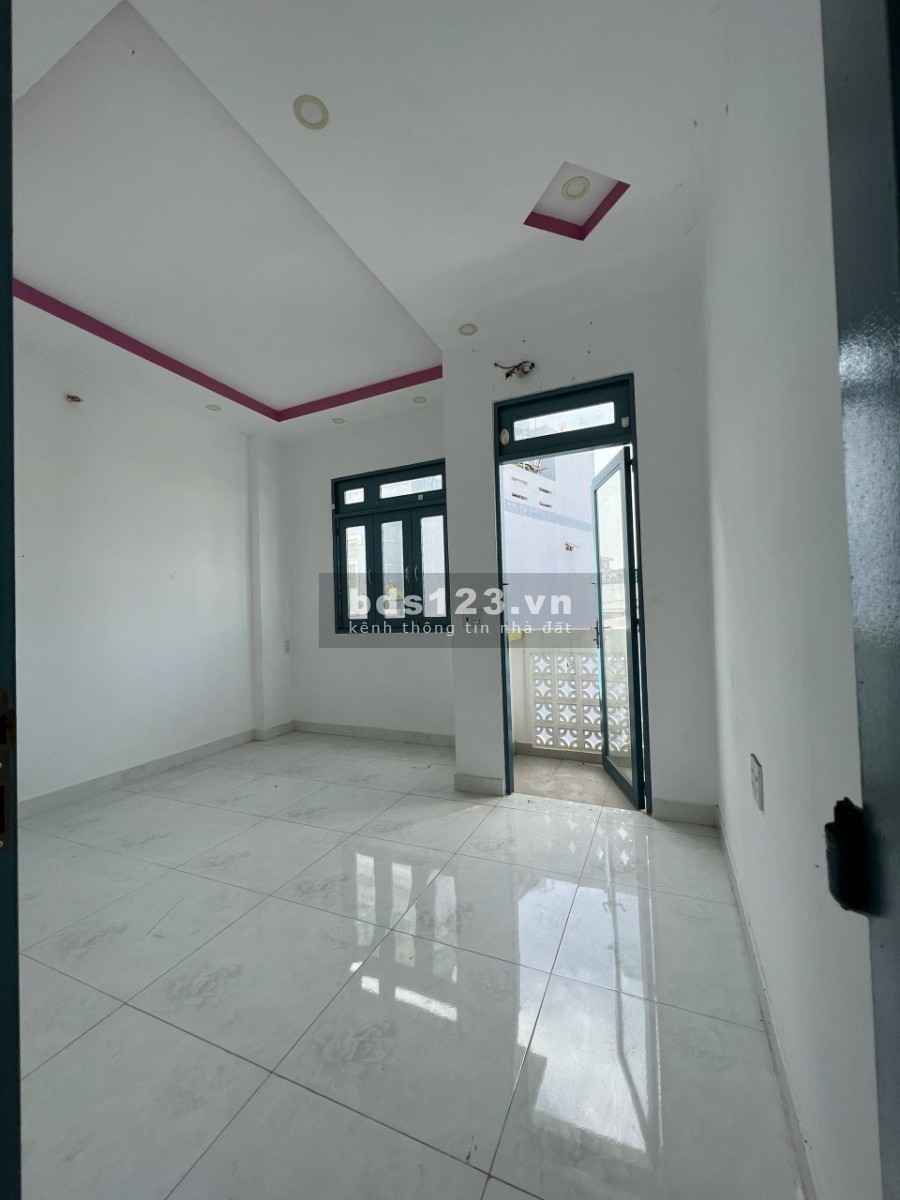 Bán nhà hẻm rộng 4m, đường Dương Bá Trạc, phường 1, Quận 8 giá thương lượng