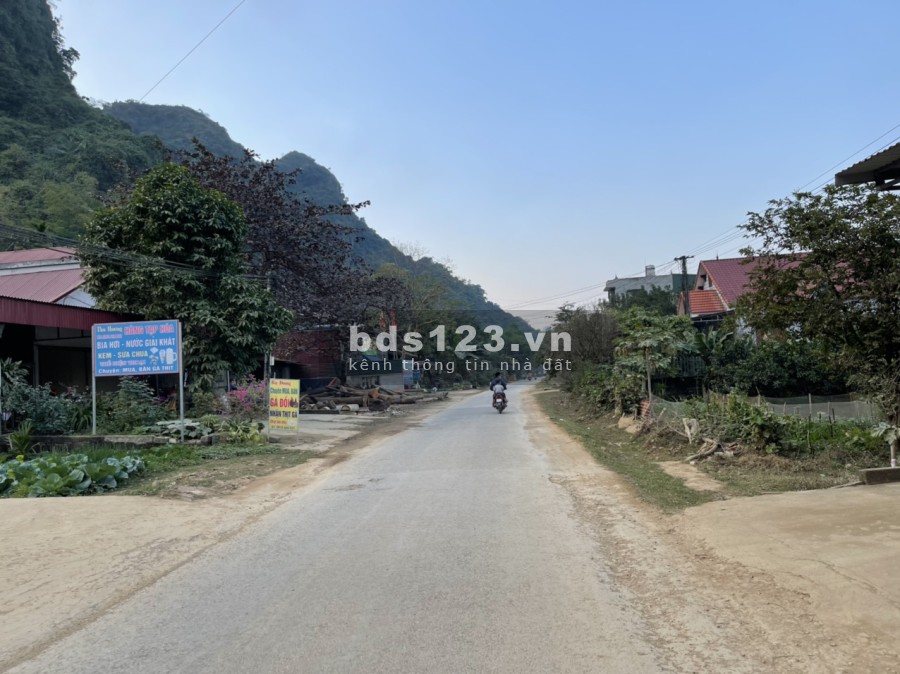 Bán đất mặt đường Quốc Lộ 21A thị trấn Ba Hàng Đồi giá hơn 100 triệu/m2, lh 0982876689