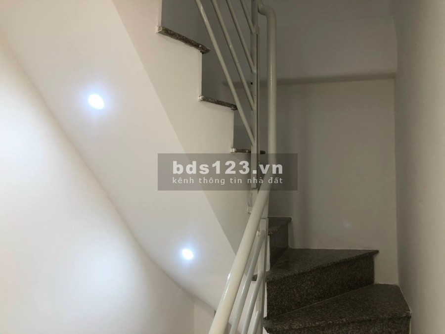 Bán nhà Phùng Văn Cung, nhà 4 tầng, nhà mới, hoàn công đủ giá bán chỉ nhỉnh 3 tỷ, lhcc