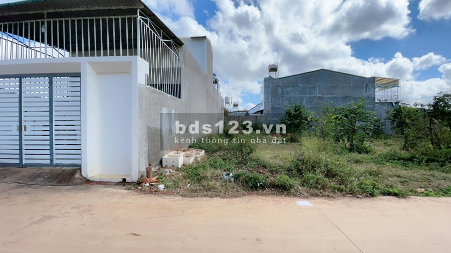 Bán gấp lô đất hẻm cấp 1 đường Nguyễn Tri Phương nối dài, giá tốt, liên hệ 0935767366