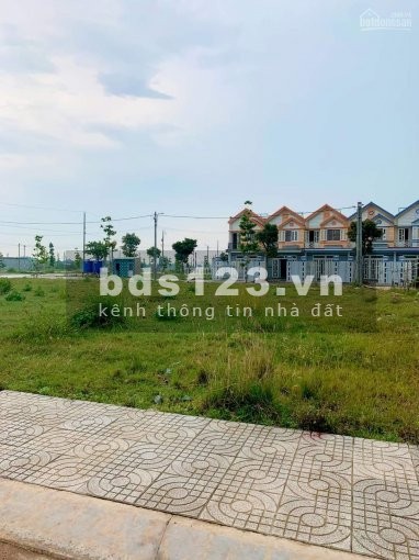 Bán lô đất Hoa Nhàn A, Yên Thanh, sổ đỏ đầy đủ giá 1.6 tỷ, liên hệ 0902348669 tiện ích đầy đủ