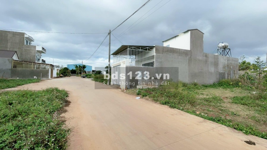 Bán gấp lô đất hẻm cấp 1 đường Nguyễn Tri Phương nối dài, giá tốt, liên hệ 0935767366