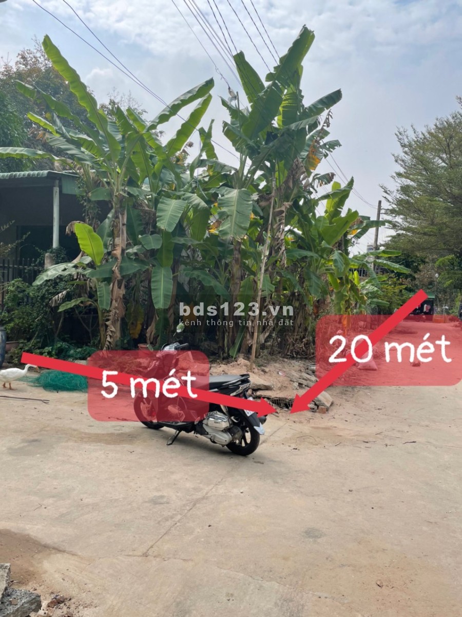 Gia đình cần trả nợ cần bán gấp lô đất góc 2 mặt tiền đường thông quốc lộ 13